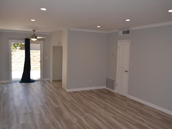 Living Room/dining nook