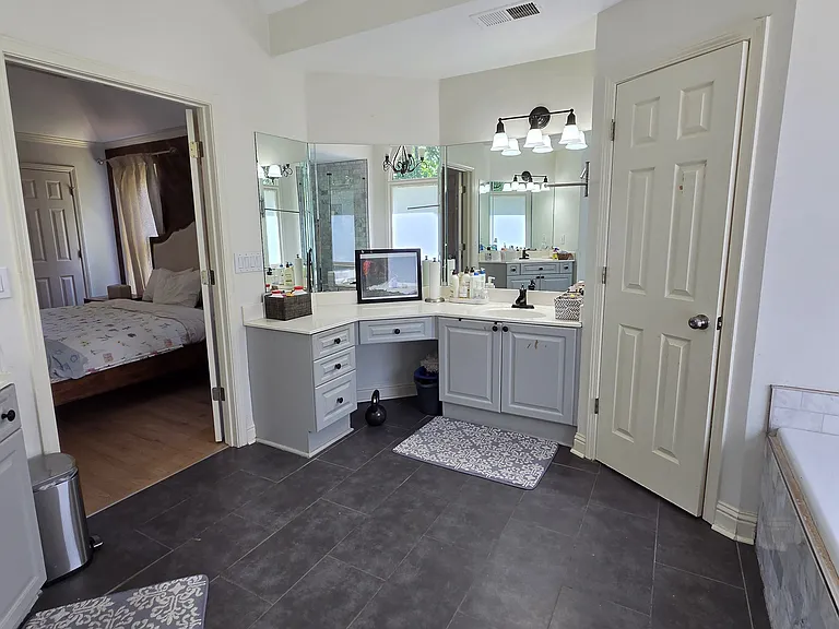1210 Beacon Hill Xing — Photo 37