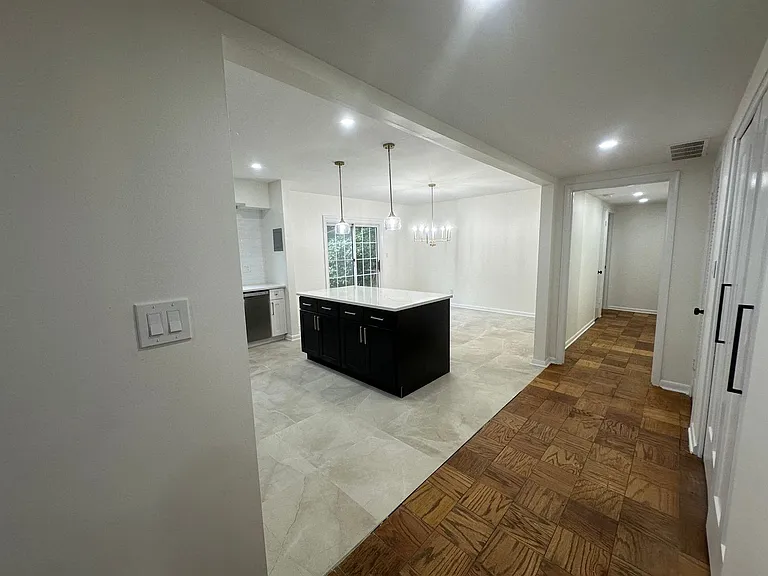 Melrose Apartments — Photo 34