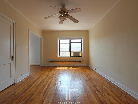 2nd image of 540 W Wellington Ave APT 106