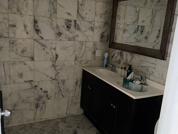 5th image of 7 46th St Floor 1