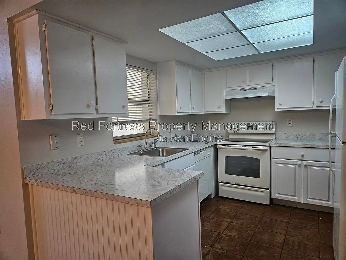 3 bed, 2.0 bath, 1618 sqft, $1,899 — Photo 3