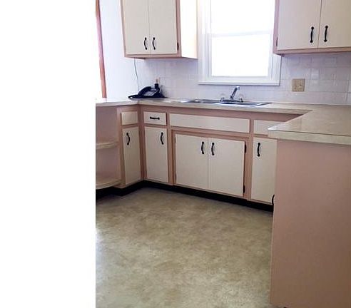 4th image of 211 Lowrie Blvd