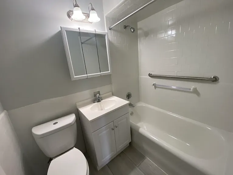 11 - 17 Beach Road Apartments — Photo 14