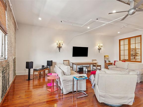 4th image of 404 Notre Dame St APT 15