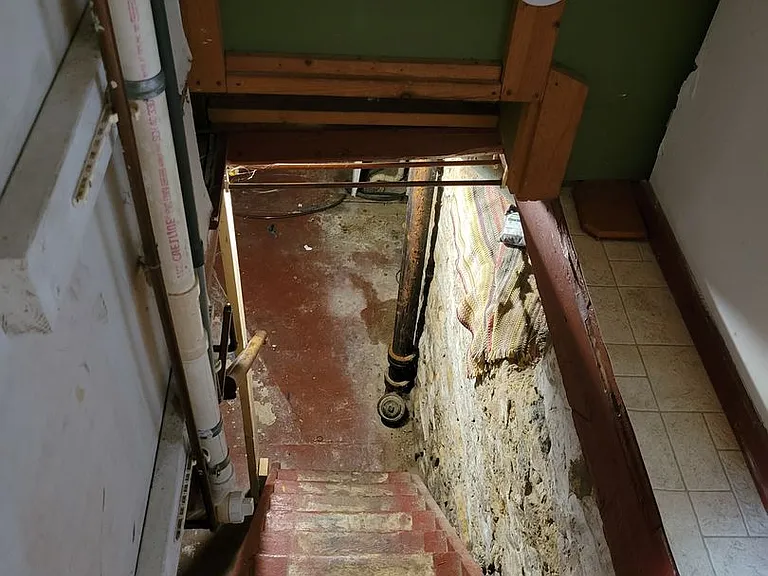 512 E Maple St — Photo 33