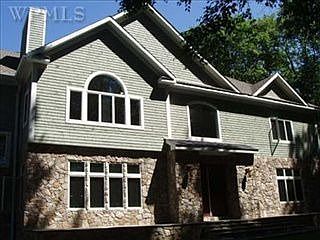 1st image of 35 Quaker Hill Dr