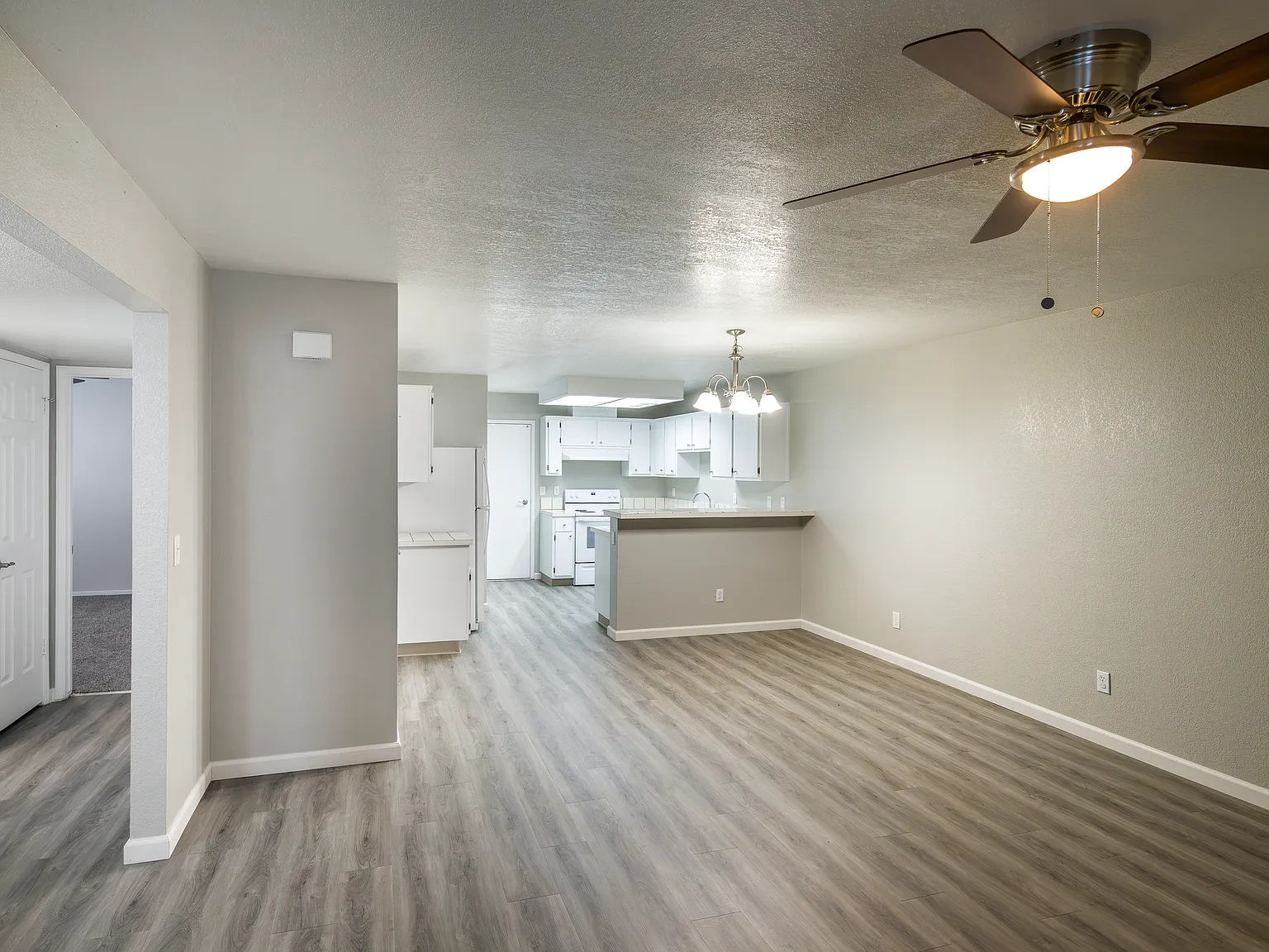 Cottonwood Grove Apartments — Photo 4