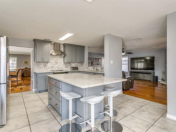 5th image of 2300 Montego Dr