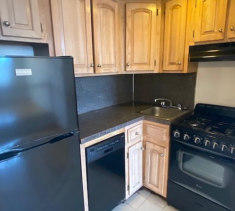 5th image of 456 W 52nd St #5A