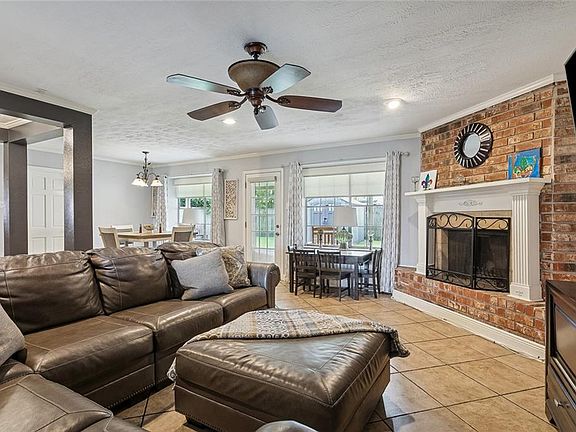 3rd image of 19 Madera Ct
