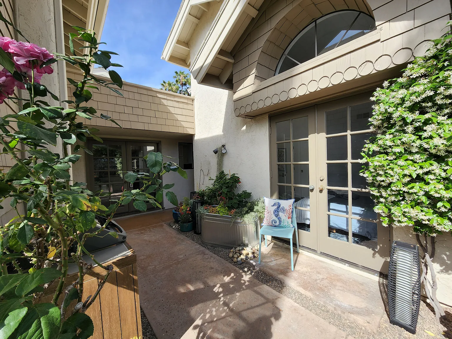 3 bed, 1567 sqft, $7,700 — Photo 2