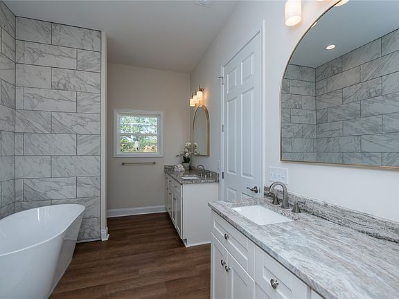 5th image of 711 Hidden Falls Dr
