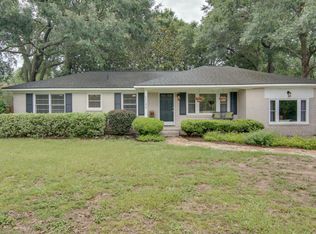 1042 Honeysuckle Ln, Charleston, SC 29412