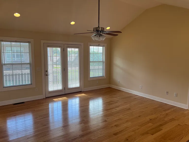 209 Iva Dr — Photo 5