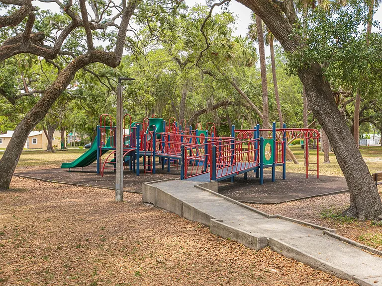 401 S Bermuda Blvd — Photo 34