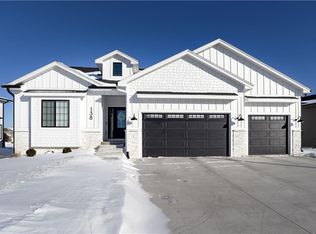 138 S 91st St, West Des Moines, IA 50266