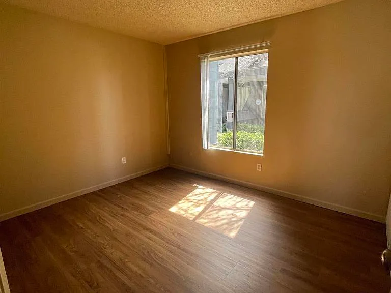 1729 Hollister St #15 — Photo 11