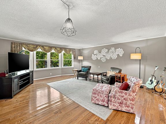 4th image of 316 Arrow Dr