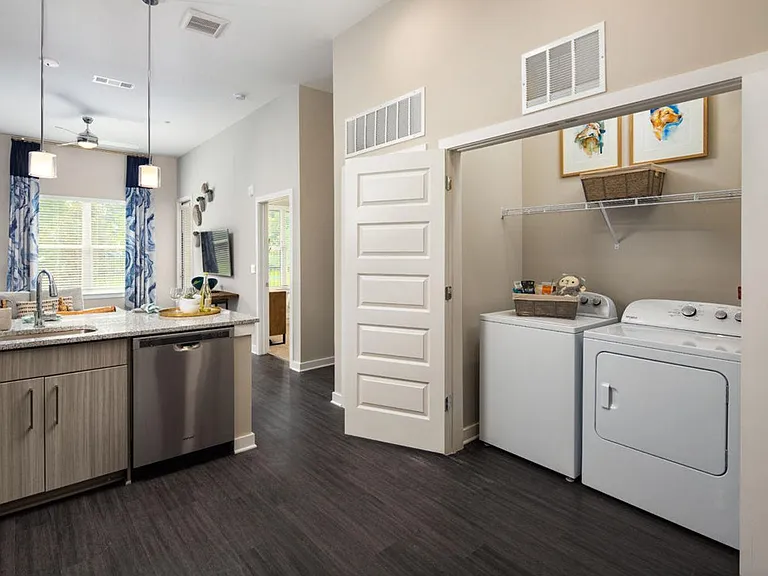 The Edison Sugarloaf Apartments — Photo 4