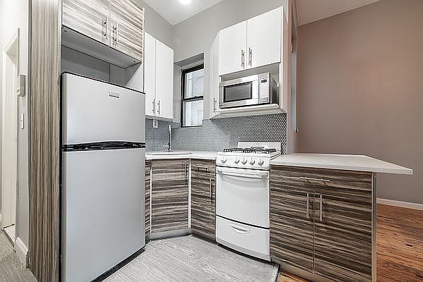 1st image of 481 Montgomery St #2L