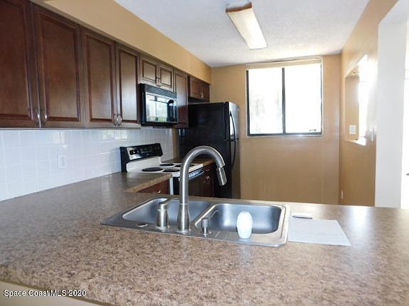 5th image of 300 Columbia Dr #1042