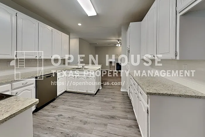 2129 Carrington Ave — Photo 8