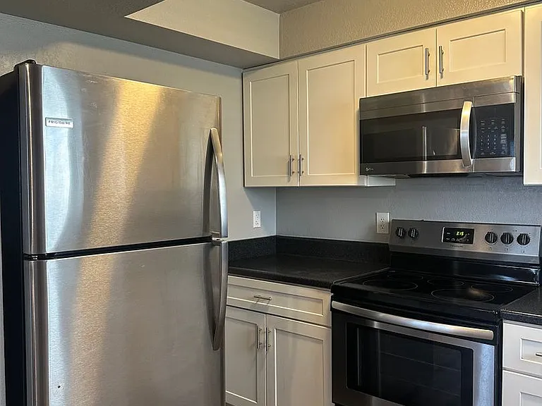 411 N 800 W — Photo 6