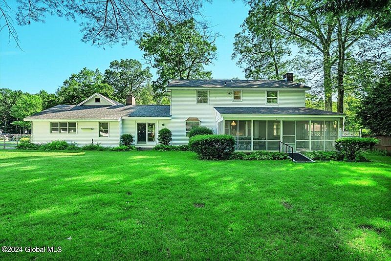 2nd image of 27 Twicwood Lane