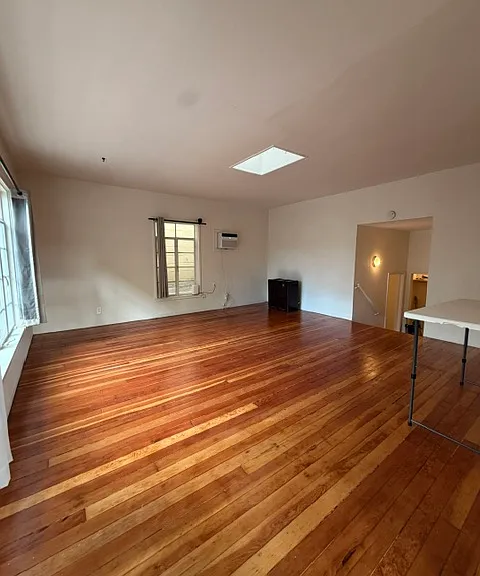 2524 J St — Photo 2