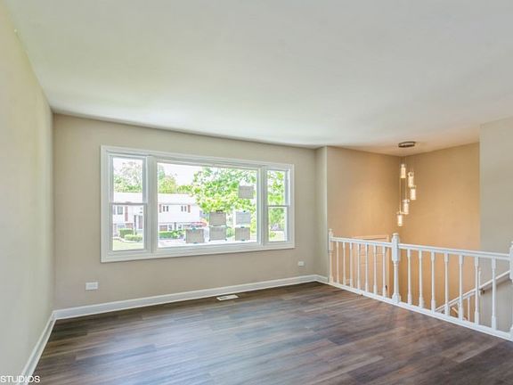4th image of 19021 Willow Ave