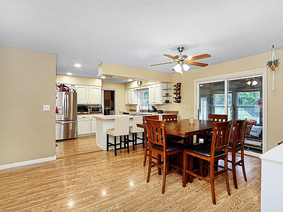 5th image of 417 Warner Park Rd