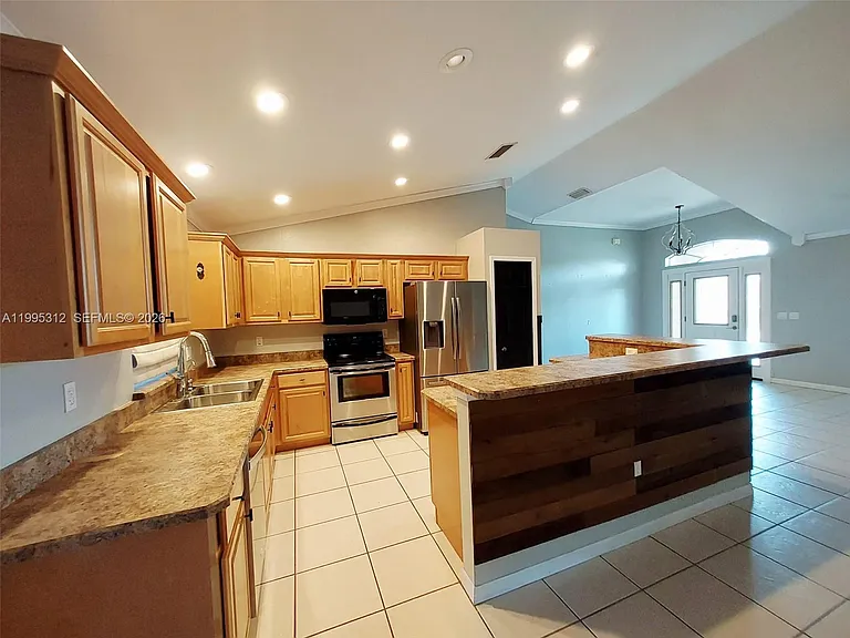 4031 Santa Barbara Dr — Photo 13