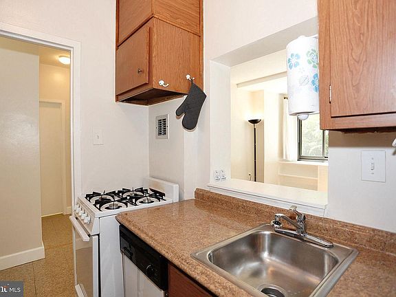 5th image of 1021 Arlington Blvd APT 333