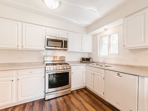 4th image of 1471 Fairlane Dr APT 1B