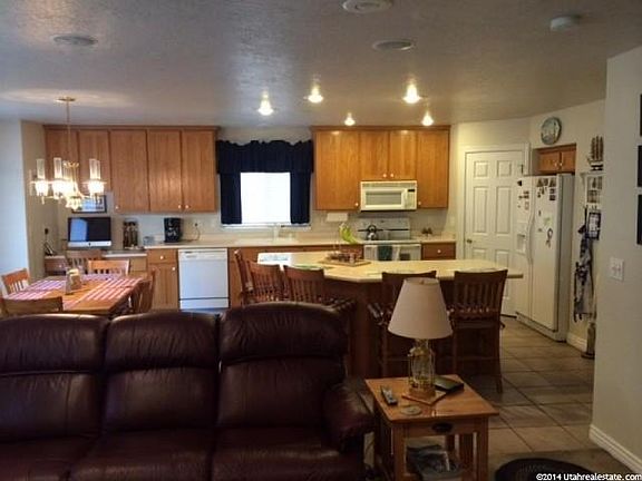 2nd image of 476 E Aspen Meadows Ct