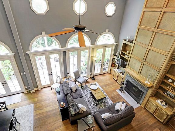 3rd image of 9632 Briar Forest Dr