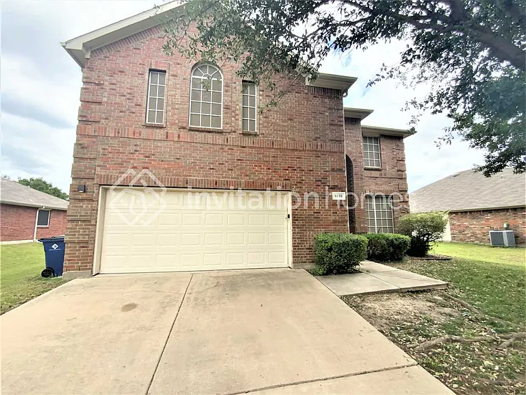 1116 Sweetwater Dr — Photo 1