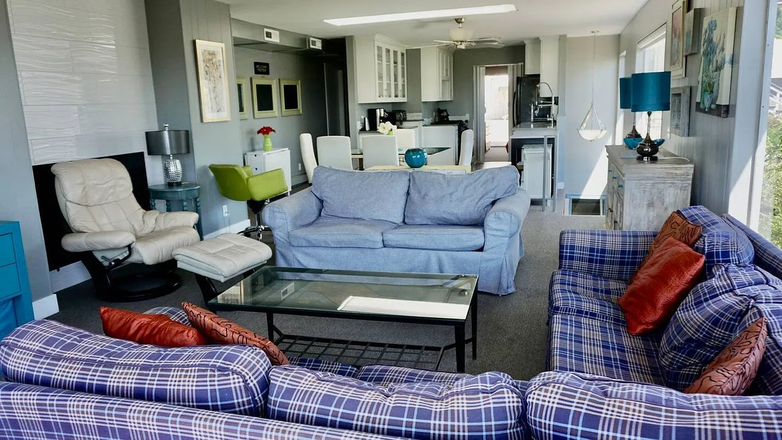 4 bed, 2.0 bath, 1646 sqft, $7,555 — Photo 1