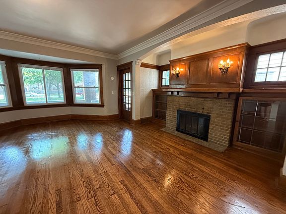 2nd image of 1806 E Newberry Blvd #1806