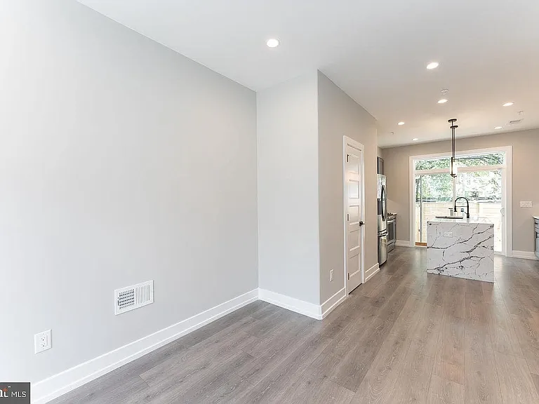 2127 N Randolph St — Photo 48