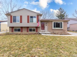 208 Robyn Ct, Canton, MI 48187