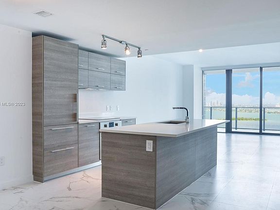 4th image of 650 NE 32nd Ave #2804