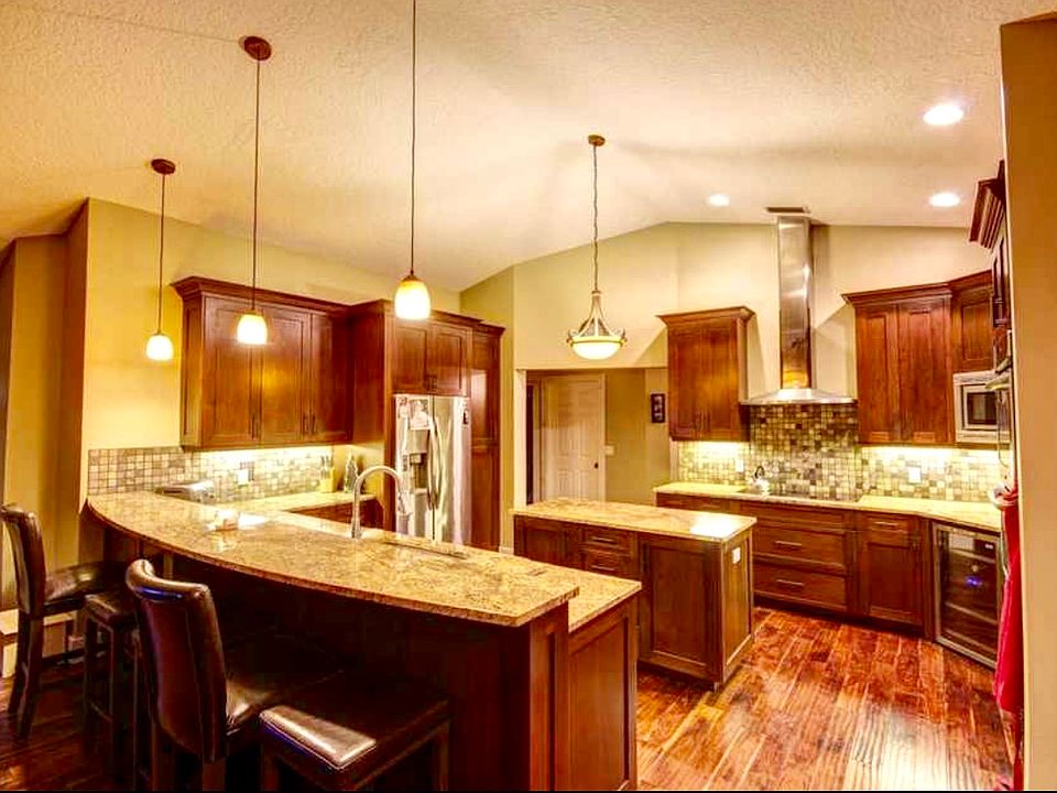 1st image of 18274 SE Ridgeview Dr