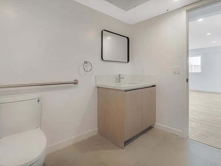 10918 Camarillo St #501 — Photo 12