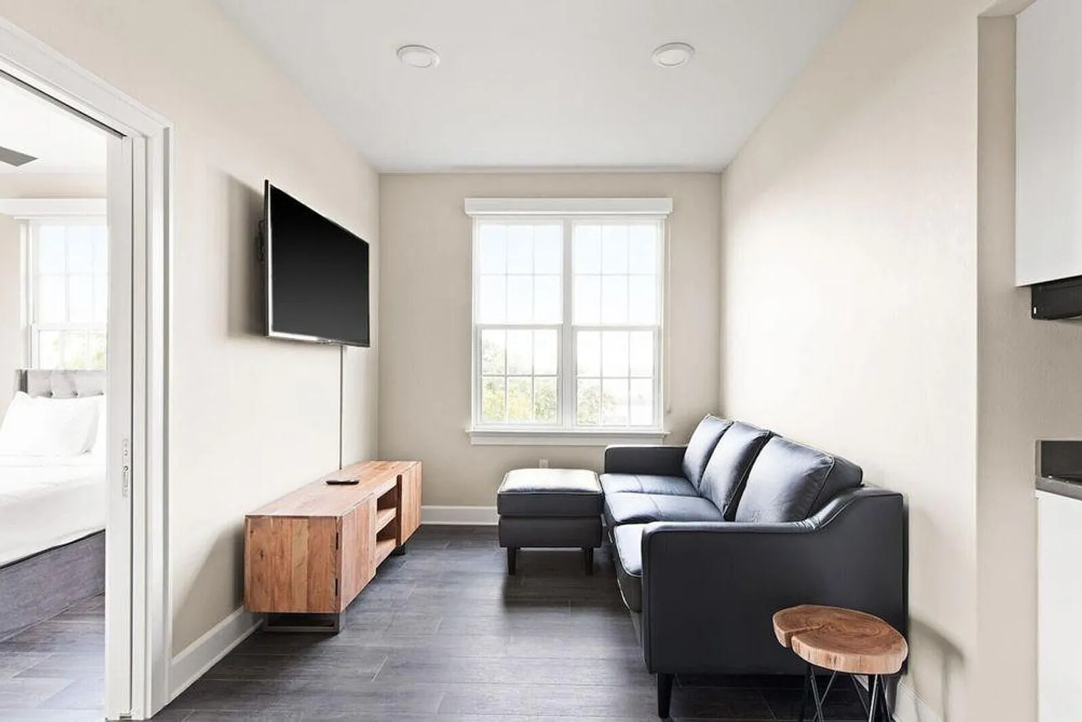 2 bed, 1.0 bath, 516 sqft, $4,684 — Photo 1