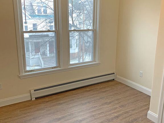 4th image of 323 Pearl St Unit 10