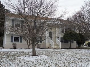 8 Knoll Rd, Fairfield, NJ 07004