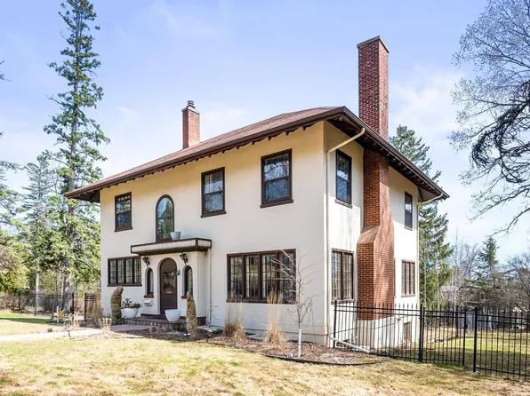 3330 E 1st St, Duluth, MN 55804
