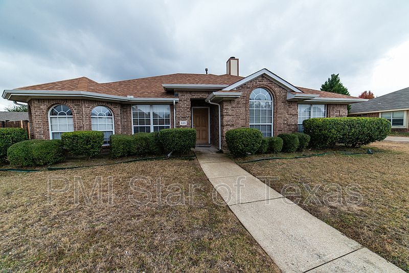 1st image of 326 Oakhurst Dr